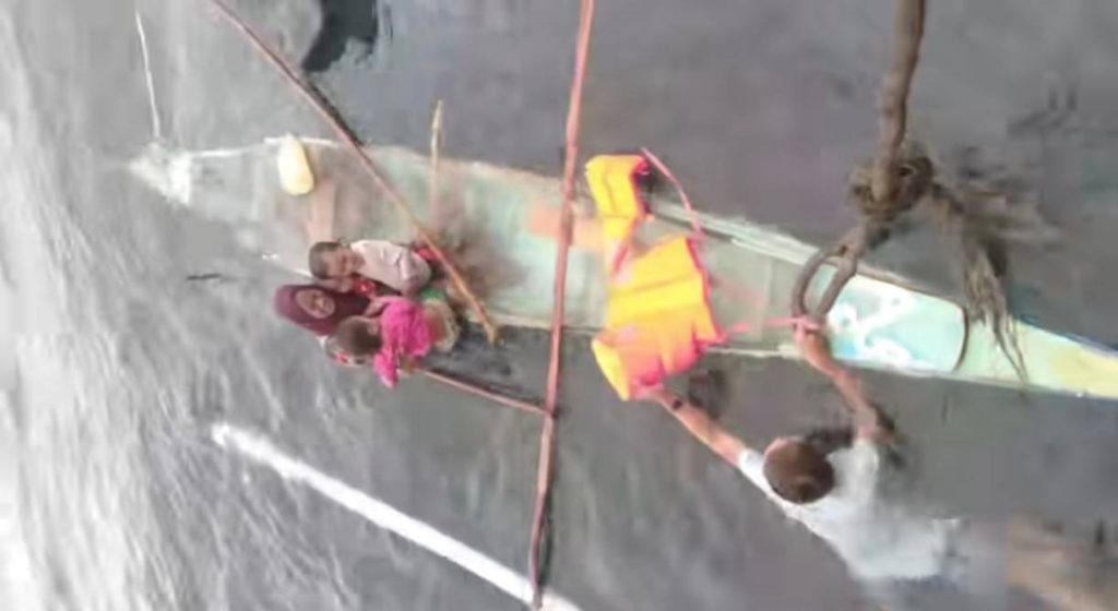 3985 boatsinking92034404041